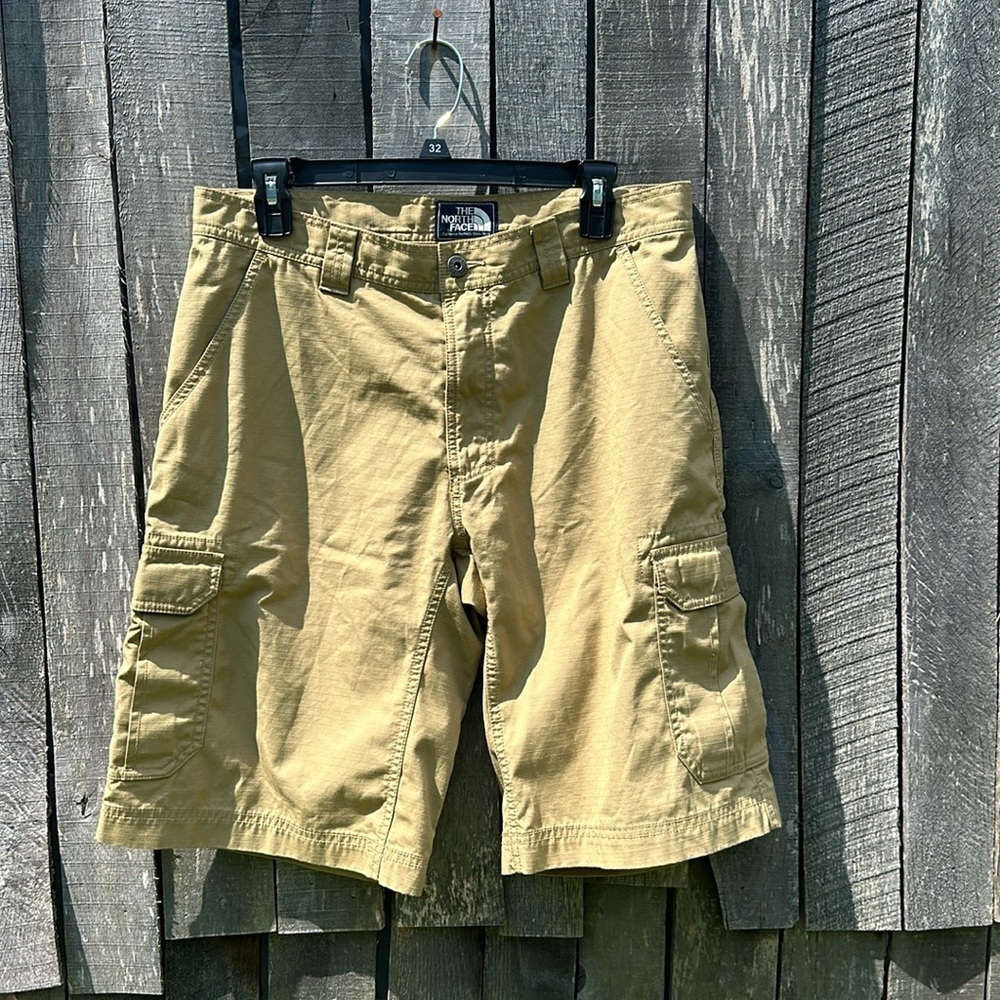 The North Face Shorts size 32
